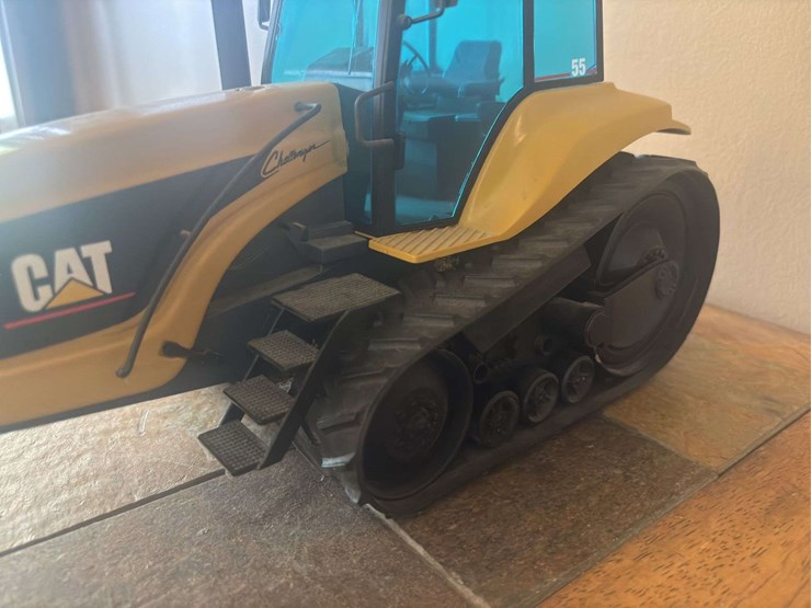 caterpillar-16-image-7