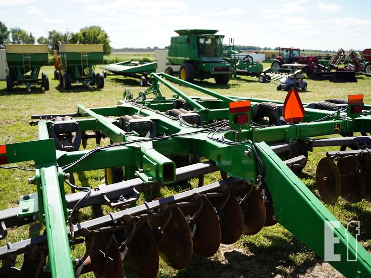 2014-john-deere-2720-image-16