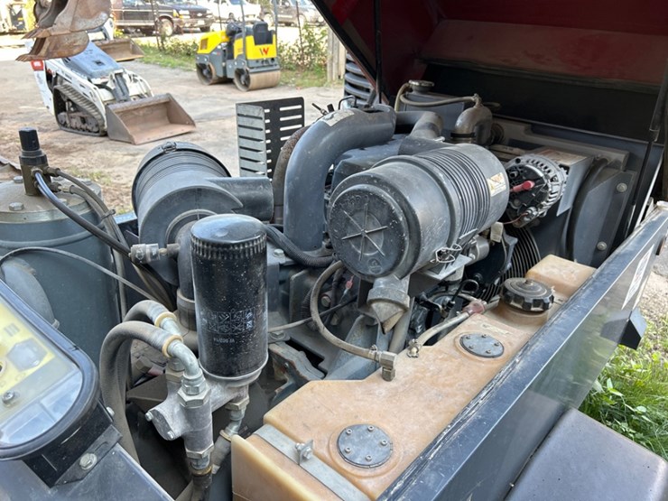 2013-chicago-pneumatic-cps-185-diesel-mobile-air-compressor-image-9