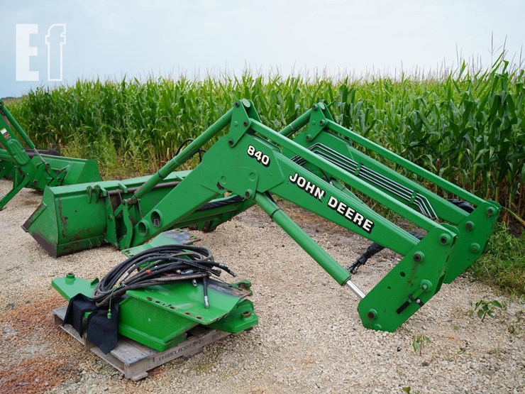 2004-john-deere-840-image-6