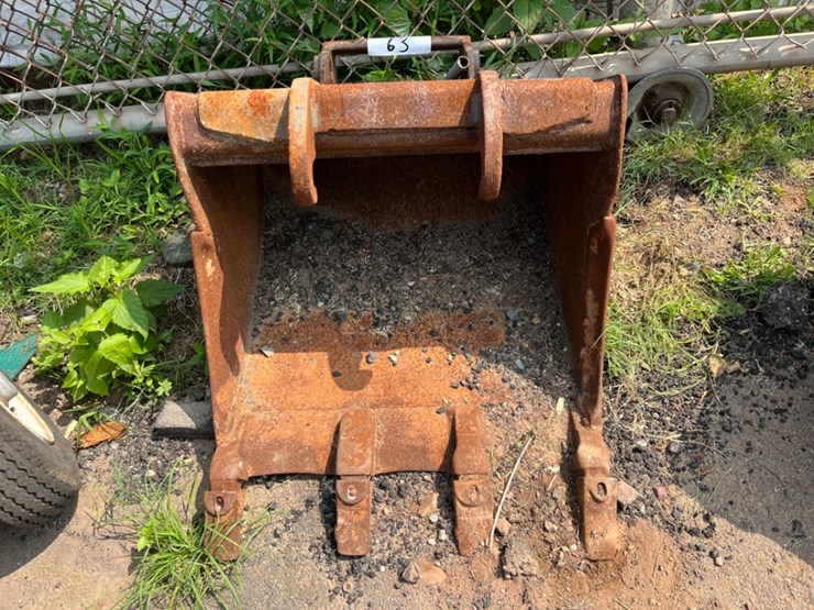 24"-4-tooth-excavator-bucket-image-1