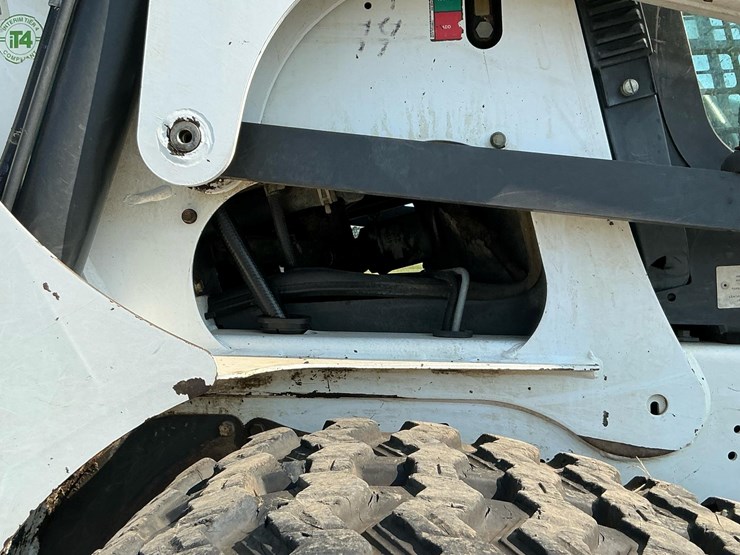 2015-bobcat-t770-image-32