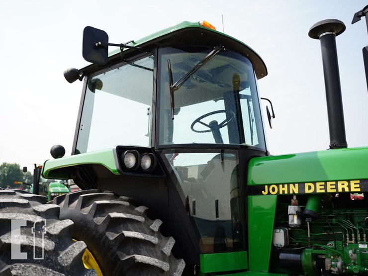 1989-john-deere-4455-image-17
