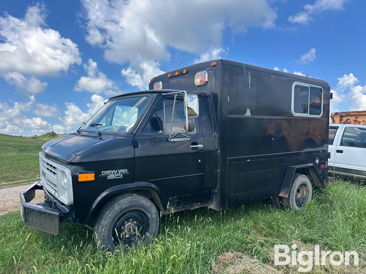 1986-chevrolet-g30-image-1