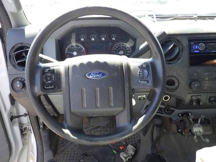 2013-ford-f550-image-27