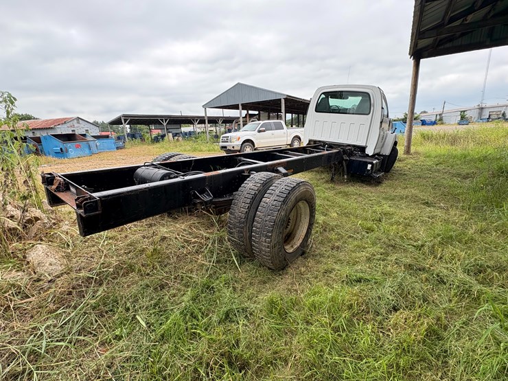 #48-•-#25351-•-inop-2005-gmc-c7500-t/a-daycab-truck-tractor-vin:-1gdm7c1395f500732-image-3