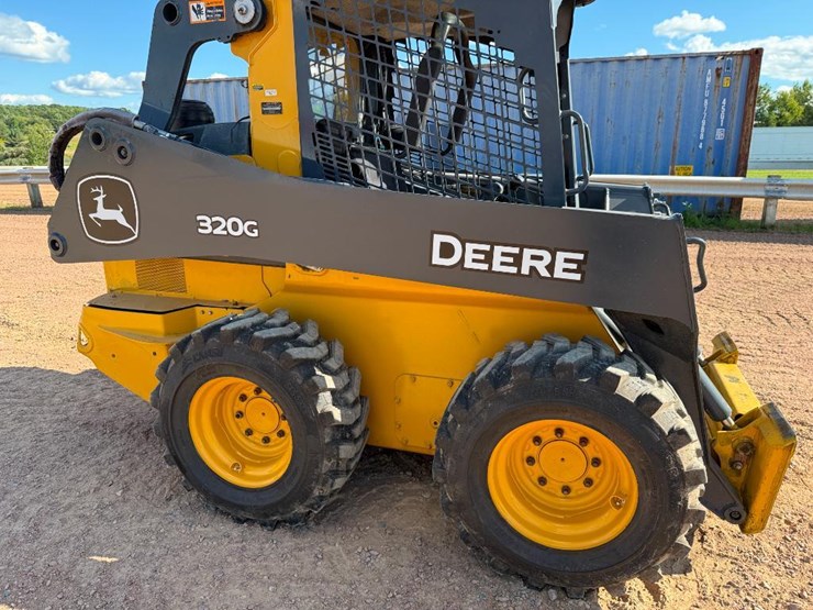 2022-deere-320g-image-16