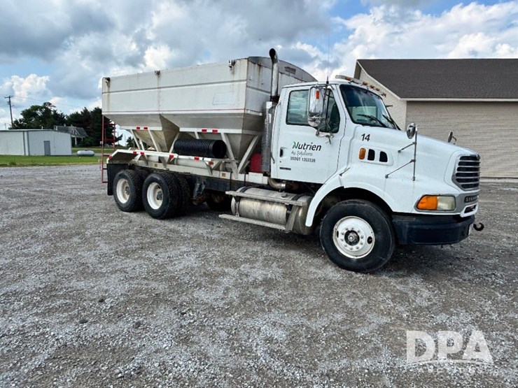 2005-sterling-dry-tender-truck-(gp11242,-unit-111565)-image-6