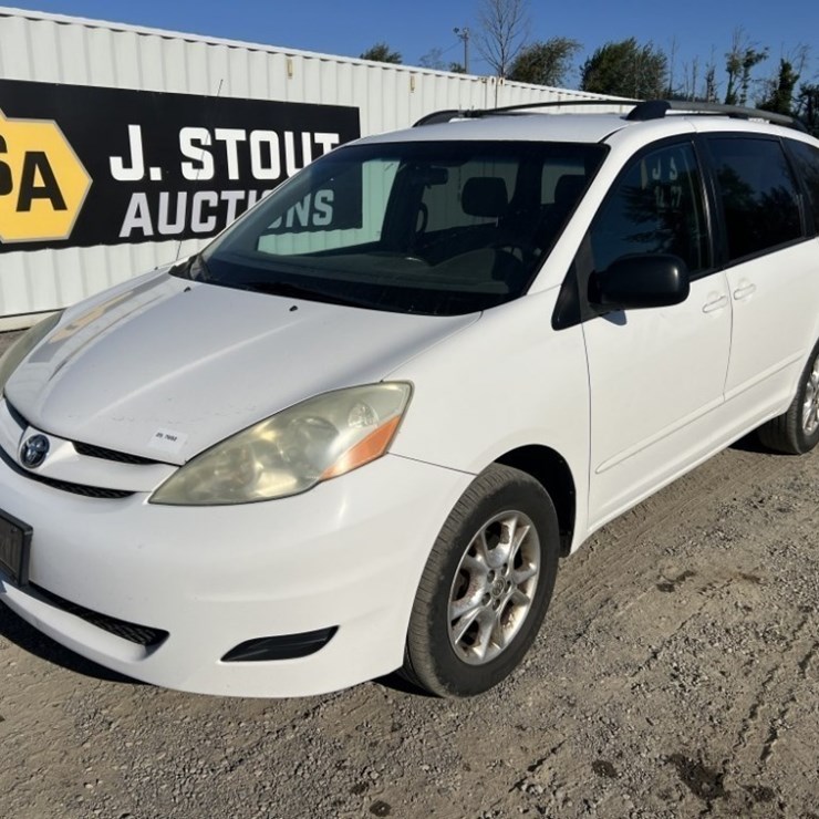 2006 TOYOTA SIENNA LE