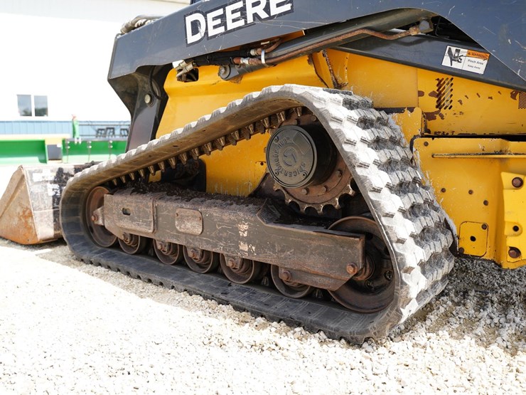 2015-deere-333e-image-24