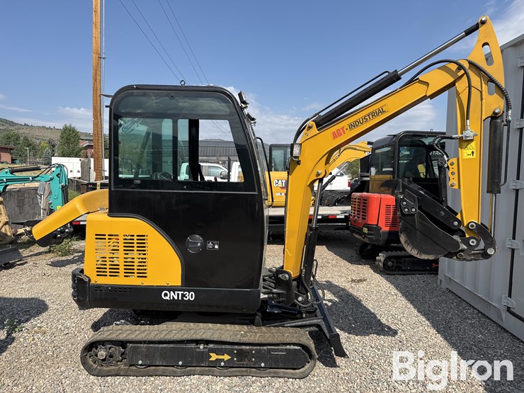 2025-agt-qnt30-mini-excavator-image-4