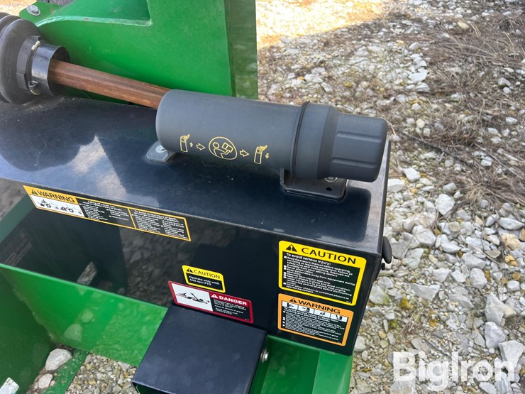 2009-frontier-wc1105-3-pt-wood-chipper-image-15