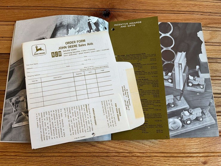 john-deere-sales-aids-catalog-image-4
