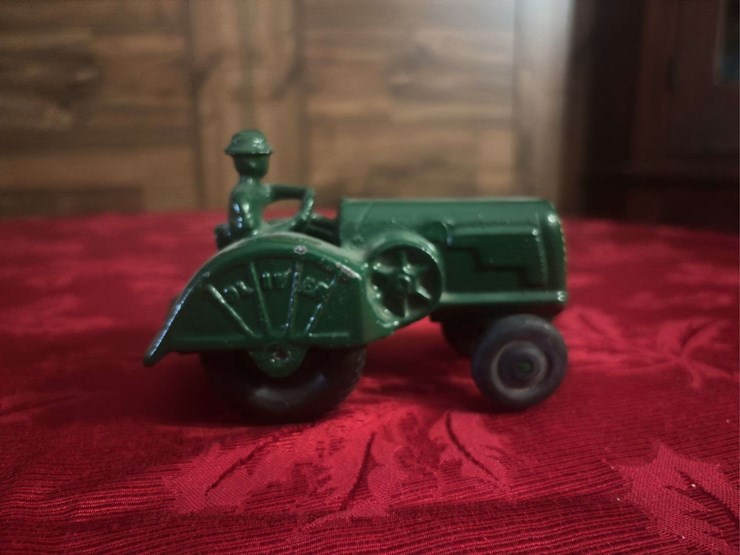 oliver-70-image-2
