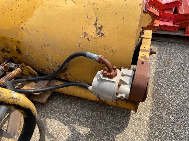 #8021-•-construction-sweeper-(o12)-image-9