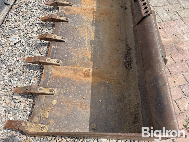 bobcat-74-heavy-duty-6'-track-loader-bucket-image-9