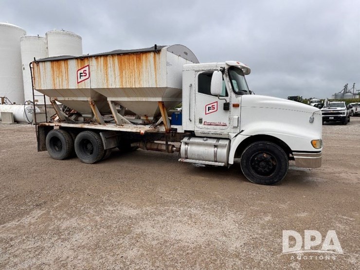 2004-ihc-9400i-dry-tender-truck-(gp11023,-unit-193)-image-6