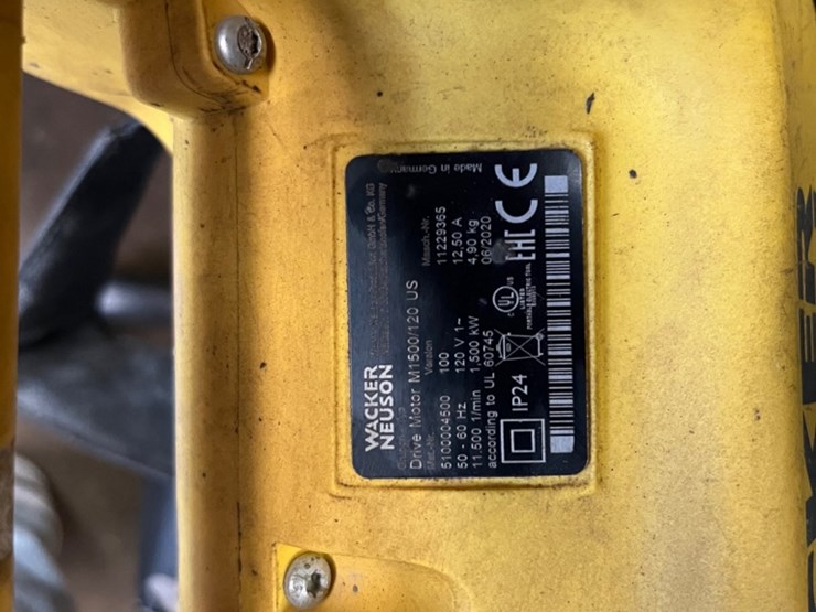 wacker-neuson-electric-handheld-concrete-vibrator-image-5