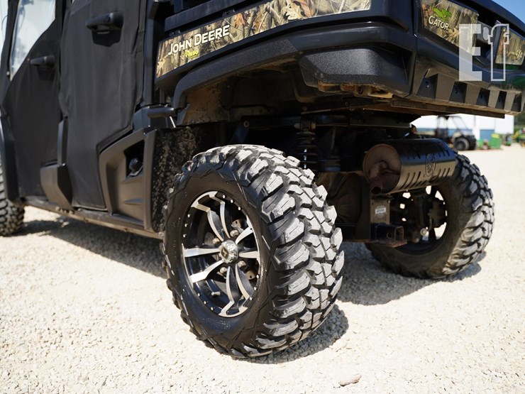 2017-john-deere-gator-image-18