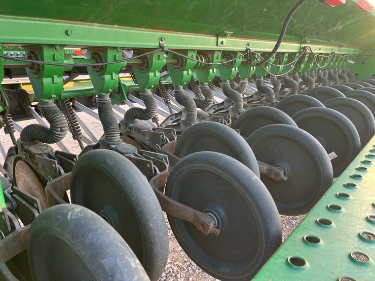 john-deere-450-image-12