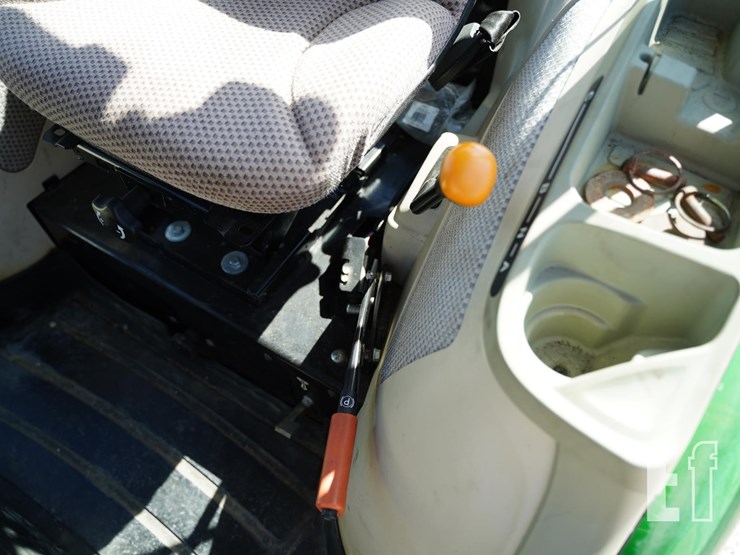 2014-john-deere-3033r-image-30
