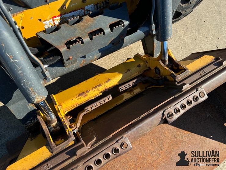 2018-deere-324g-image-11