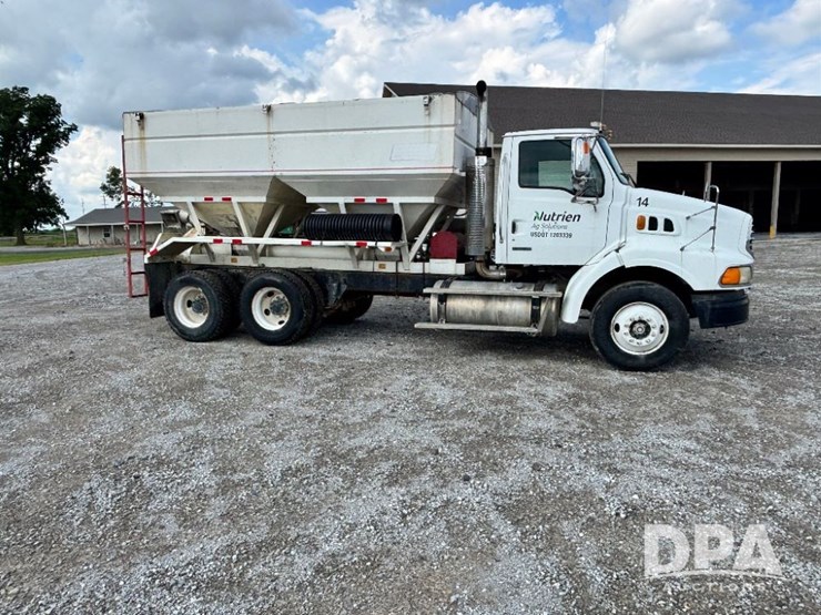 2005-sterling-dry-tender-truck-(gp11242,-unit-111565)-image-7
