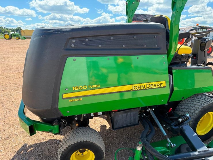 2022-john-deere-1600-image-25