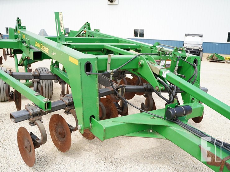 2005-john-deere-2700-image-12