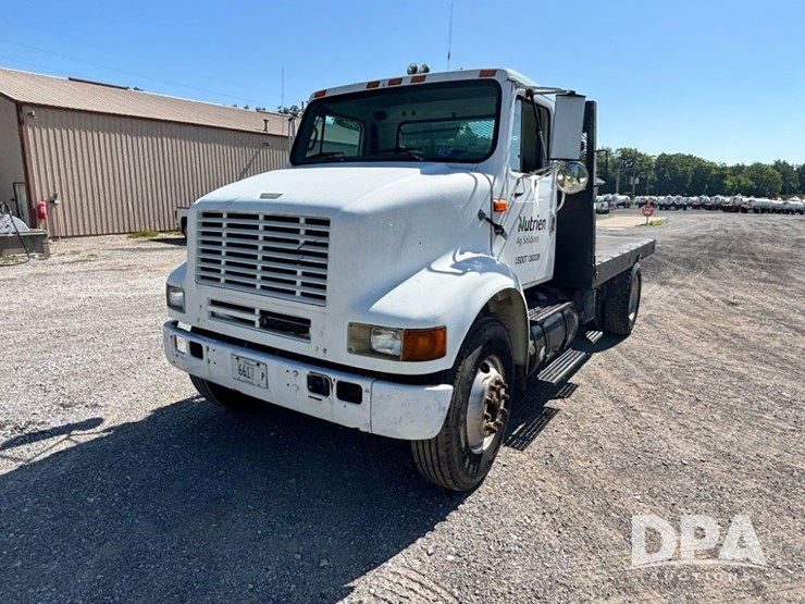 1999-ihc-8100-flatbed-truck-(gp11125,-unit-17355)-image-2