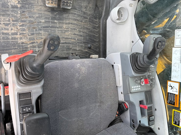2023-deere-200g-image-10