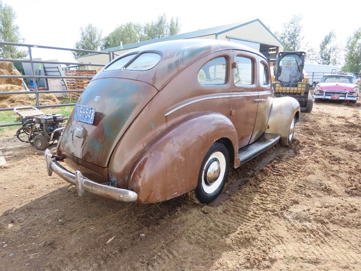 1940-ford-deluxe-survivor-4dr-sedan-image-6