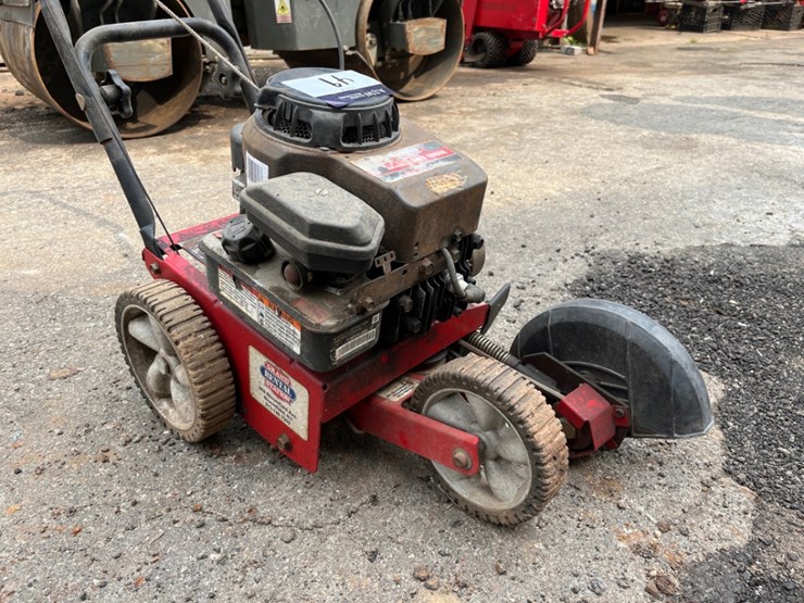 yard-machines-9"-dual-blade-gas-edger-image-5