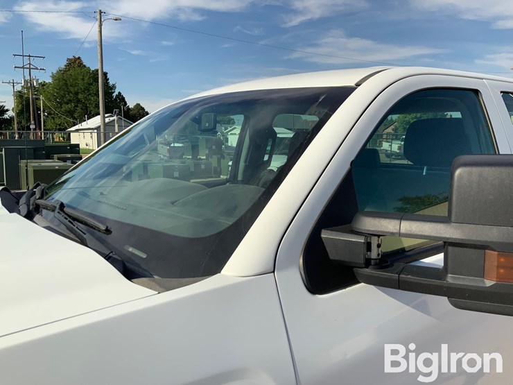 2017-chevrolet-3500hd-image-10