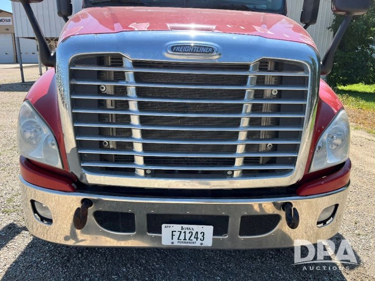 2013-freightliner-cascadia-day-cab-truck-(jn2570,-unit-4038)-image-27