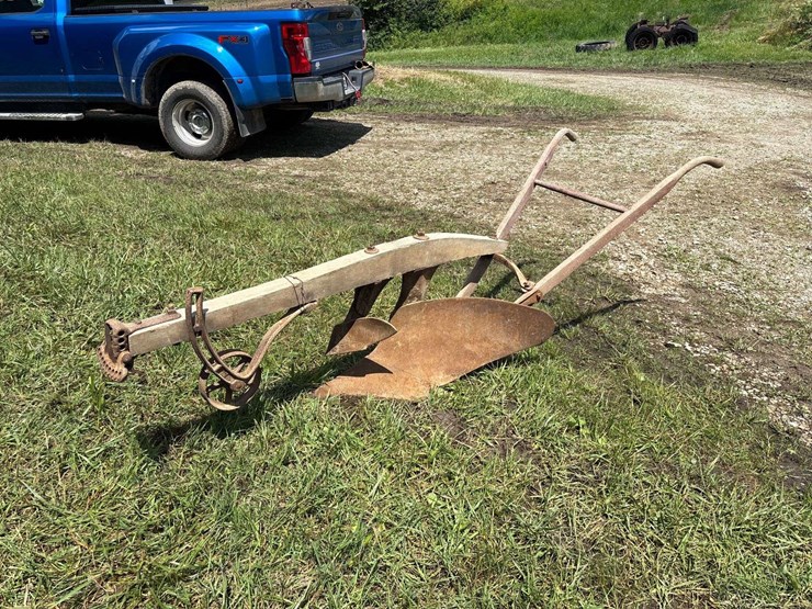 oliver-404-13”-walking-plow-image-1