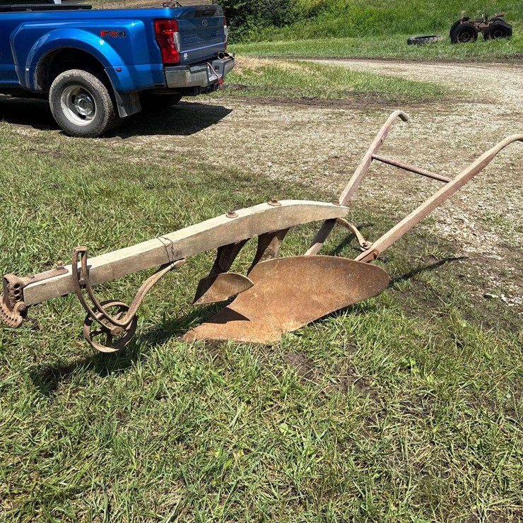 Oliver 404 13” Walking Plow
