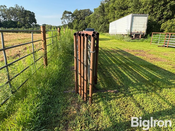 freestanding-panels-w/gate-image-4