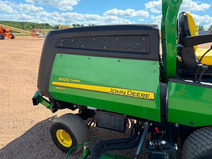 2022-john-deere-1600-image-24