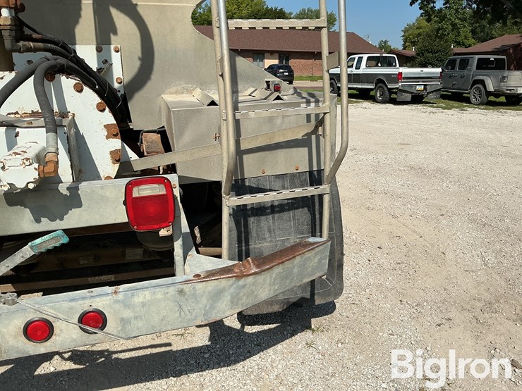 2006-freightliner-m106-t/a-bulk-feed-truck-image-19