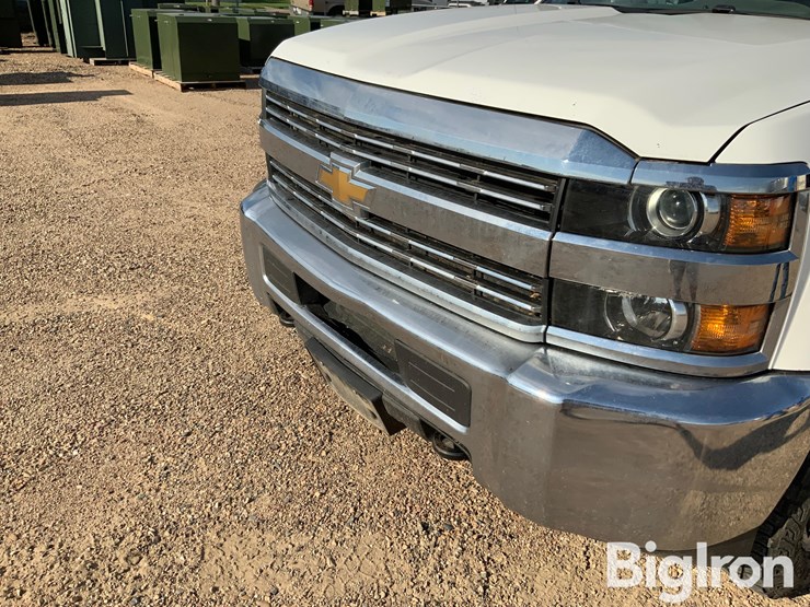 2017-chevrolet-3500hd-image-15
