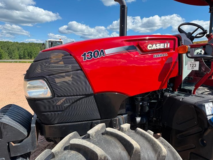 2016-case-ih-farmall-130a-image-14