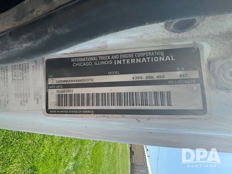 2004-international-harvestor-1954d-image-20
