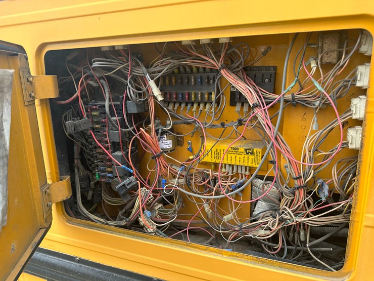 #21-•-#23872-•-2002-international-genesis-school-bus-vin:-1hvbgaan22a916951-image-26