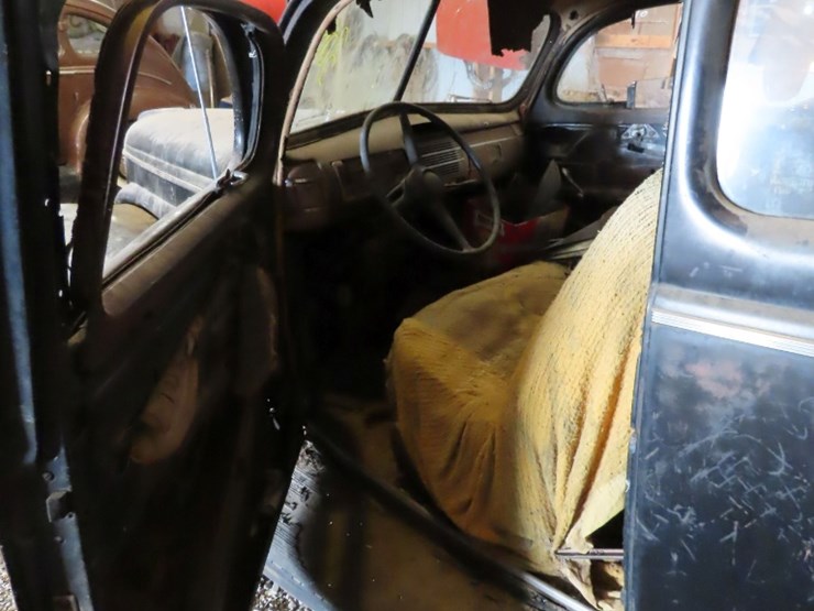 1940-ford-deluxe-2dr-sedan-image-5