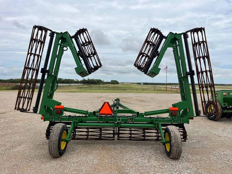 2016-john-deere-200-image-9