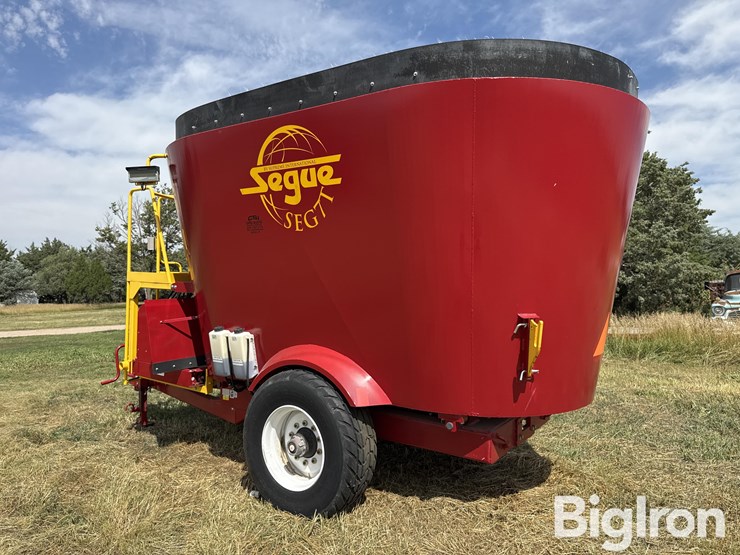 2022-supreme-international-segue-7t-vertical-feed-mixer-image-7