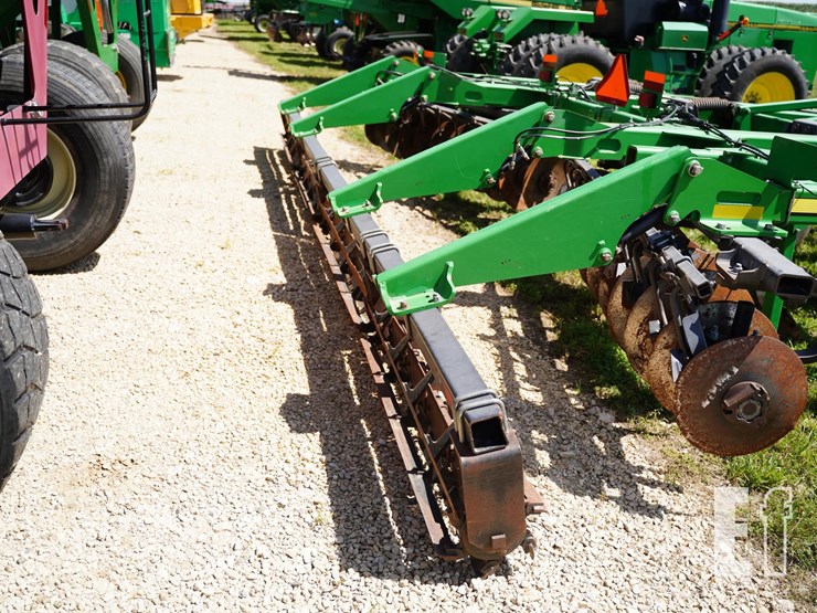 2014-john-deere-2720-image-17