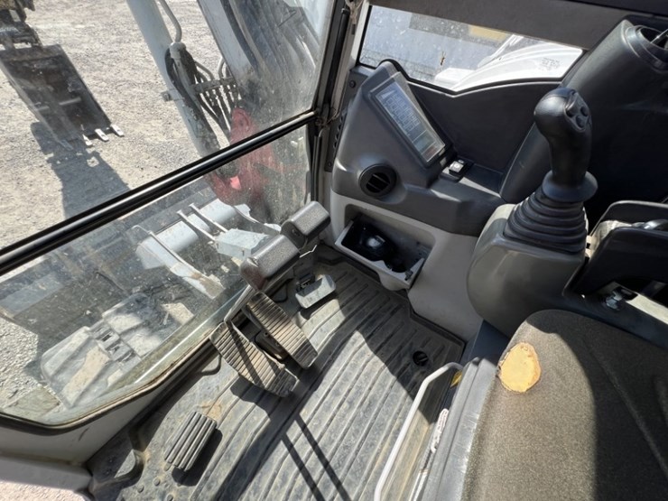 2014-takeuchi-tb285-image-26