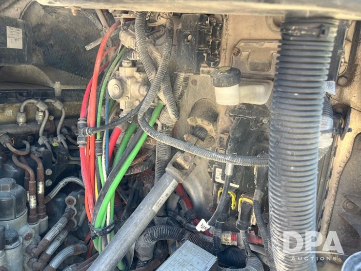2013-freightliner-cascadia-day-cab-truck-(jn2570,-unit-4038)-image-98